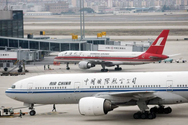 Des Avions Réaction Air China Front Shanghai Airlines Sont Photographiés — Photo