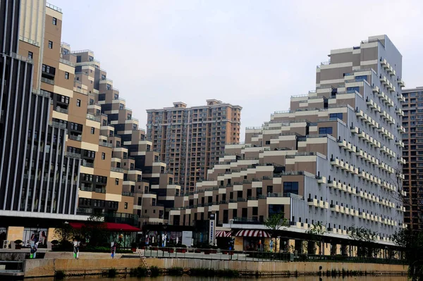 Pyramid Shape Office Building Kunshan East Chinas Zhejiang Province June — Stock Photo, Image