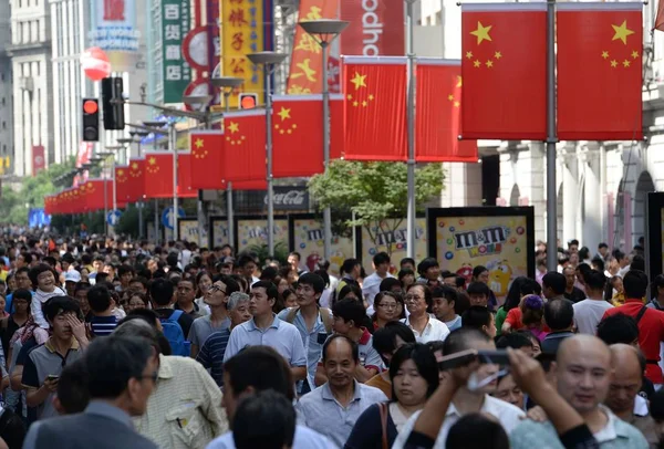 Turystów Tłum Ulicy Handlowej Nanjing Road Święto Narodowe Szanghaju Chiny — Zdjęcie stockowe