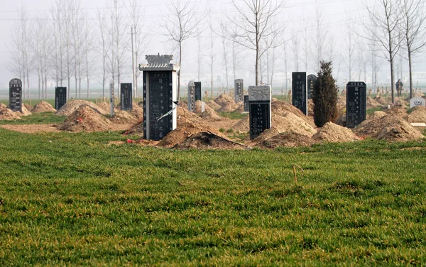 Grobowce Odbudowane Przez Miejscowych Mieszkańców Zdjęciu Gospodarstwie Huangzhuang Wsi Huaiyang — Zdjęcie stockowe