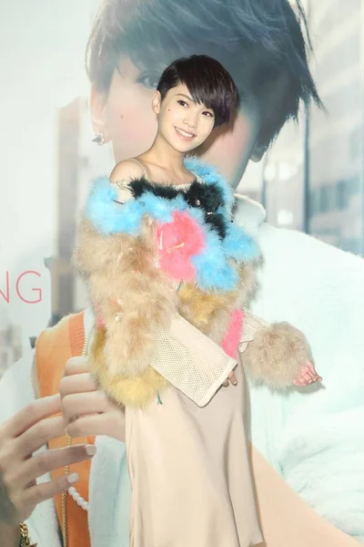 Piosenkarka Aktorka Rainie Yang Pozach Podczas Konferencji Prasowej Jej Nowy — Zdjęcie stockowe