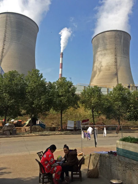 Dym Jest Odprowadzany Kominów Zakładzie Hrabstwie Taoyuan Changde Miasta Centralnej — Zdjęcie stockowe