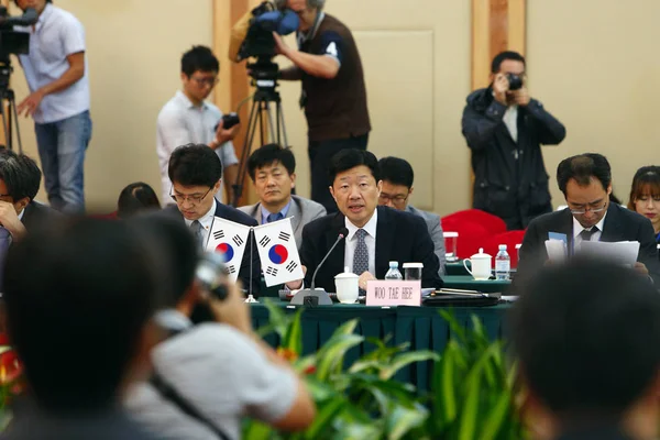韩国贸易 工业和能源部商务部长助理吴泰熙在2014年9月1日于中国北京举行的第五轮中日韩Fta谈判中发表了讲话 — 图库照片