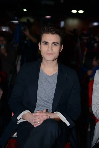 Actor Estadounidense Paul Wesley Sonríe Durante Una Conferencia Prensa Beijing —  Fotos de Stock