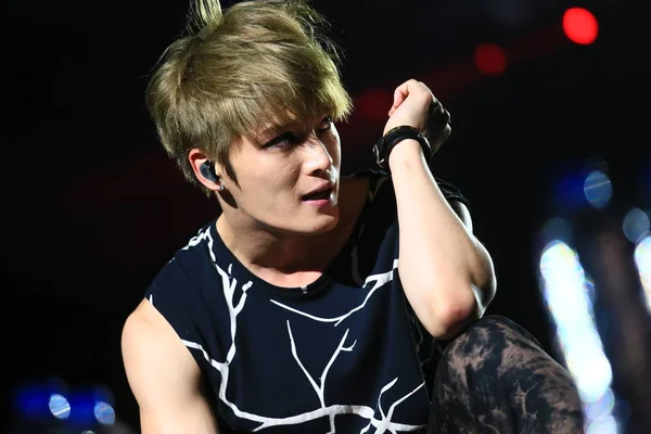 Kim Jae Joong Sydkoreanska Pojke Gruppen Utför Frustrerad Vid Konsert — Stockfoto