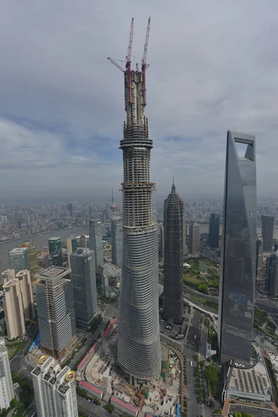 Topped Out Shanghai Tower Tallest Construction Next Shanghai World Financial — Stock Photo, Image