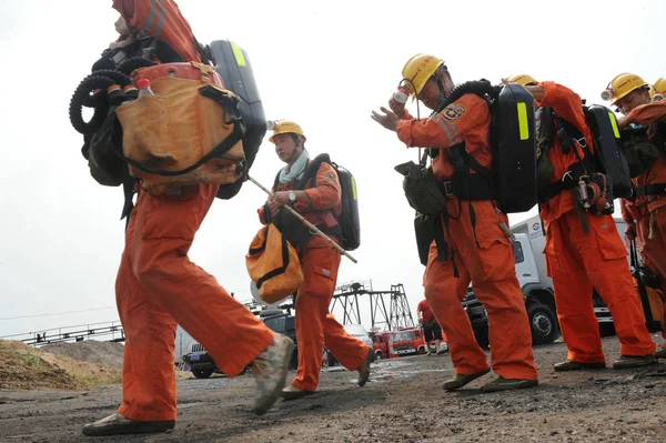 Chinese Rescuers Leave Dongfang Coal Mine Rescue Mission Dongfang Coal — Stock Photo, Image