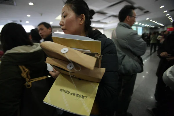 Proprietari Abitazione Cinesi Acquirenti Case Coda Trasferire Diritti Proprietà Delle — Foto Stock