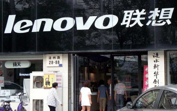 Müşteriler Huaian Şehir Lenovo Bir Mağaza Girin Doğu Chinas Jiangsu — Stok fotoğraf