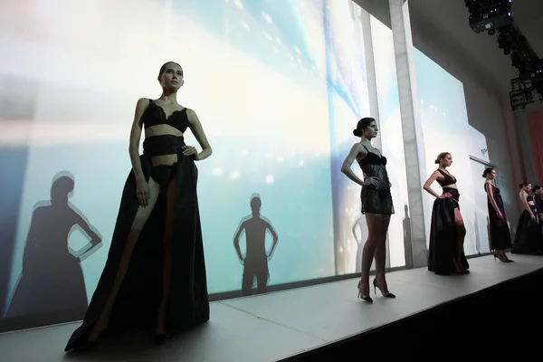 Los Modelos Muestran Nuevas Creaciones Desfile Moda Lencería Eve Temptation —  Fotos de Stock