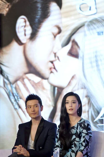 Actor Chino Huang Xiaoming Izquierda Actriz Fan Bingbing Asisten Una — Foto de Stock