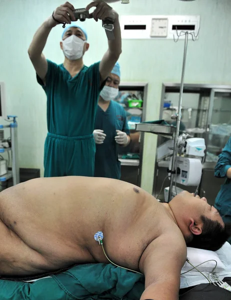 Médico Chinês Tirar Fotos Wen Bishan Homem Mais Gordo Província — Fotografia de Stock