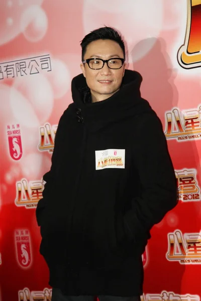 香港歌手兼演员郑宝星在2012年1月15日中国香港举行的新片 阿尔斯 首映仪式上合影 — 图库照片
