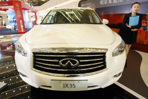 Jx35 Nissan Infiniti Exibido Shopping Center Xangai China Janeiro 2014 — Fotografia de Stock