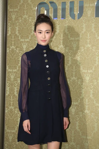 Китайская Модель Цинь Шубэй Позирует Церемонии Открытия Нового Модного Бутика — стоковое фото