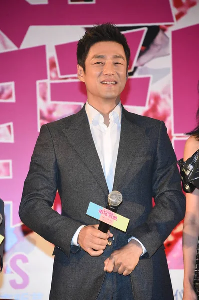 韓国俳優チ ジニは 彼の新しい映画 北京で 悪い姉妹 の記者会見中に笑顔 2014 — ストック写真