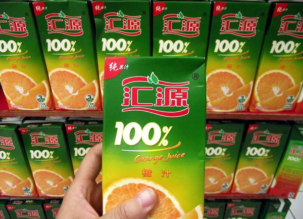 Cliente Acquista Cartone Succo Arancia Huiyuan Supermercato Nella Città Nanjing — Foto Stock