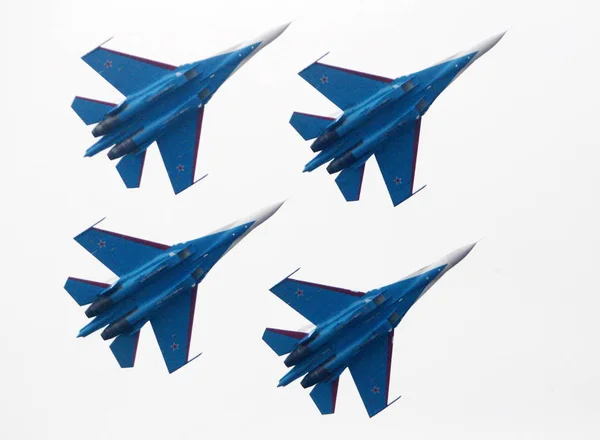 Los Aviones Combate Sukhoi Del Equipo Acrobático Russian Knights Realizan — Foto de Stock