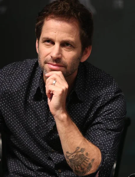 Amerykański Reżyser Zack Snyder Pozuje Konferencji Prasowej Nowego Filmu Man — Zdjęcie stockowe