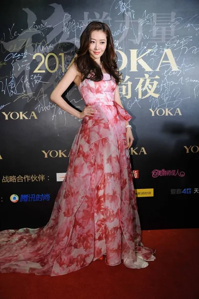 Modelo Hong Kong Atriz Lynn Hung Posa Tapete Vermelho Como — Fotografia de Stock