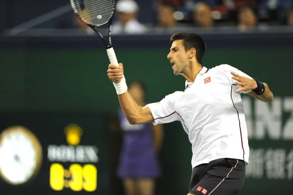 Novak Djokovic Della Serbia Torna Colpo Mikhail Kukushkin Del Kazakistan — Foto Stock