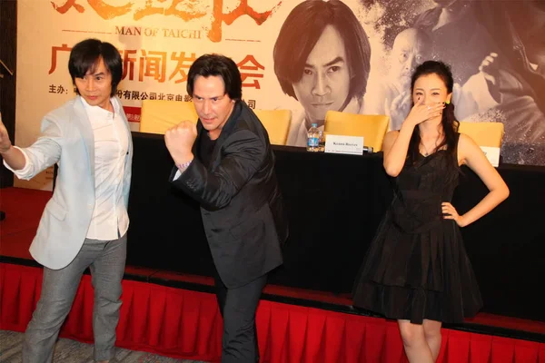 Left Chinese Actor Chen Canadian Actor Director Keanu Reeves Chinese — Stock Photo, Image