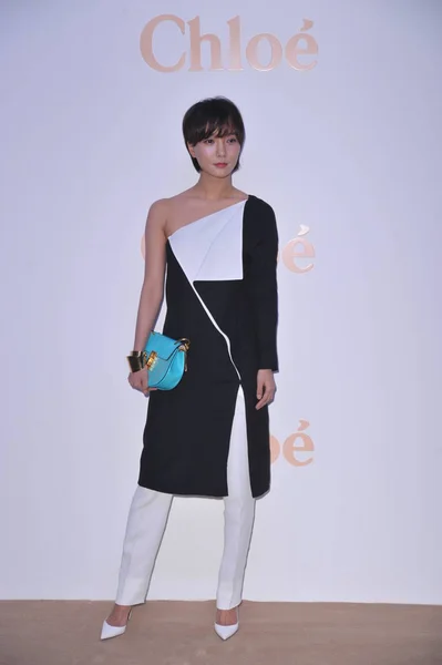 中国の女優 Luodan 2014 クロエ 2015年春夏ファッションのショーの間にポーズします — ストック写真