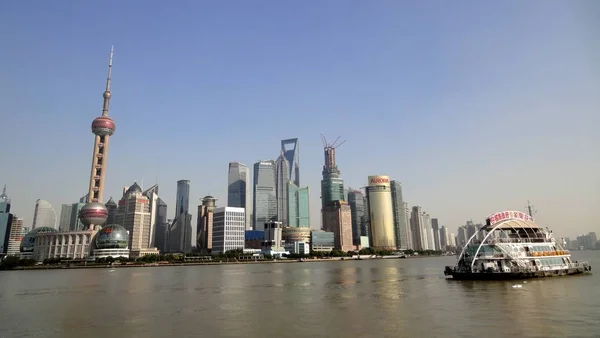 Sightseeing Boat Cruising Huangpu River Passes Lujiazui Financial District Oriental — Stock Photo, Image