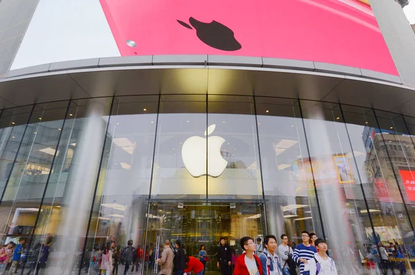 Pelanggan Meninggalkan Toko Apple Beijing Cina Oktober 2014 — Stok Foto