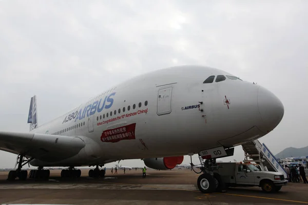 Airbus A380 Jumbo Jet Est Après Atterrissage Aéroport Zhuhai Jinwan — Photo