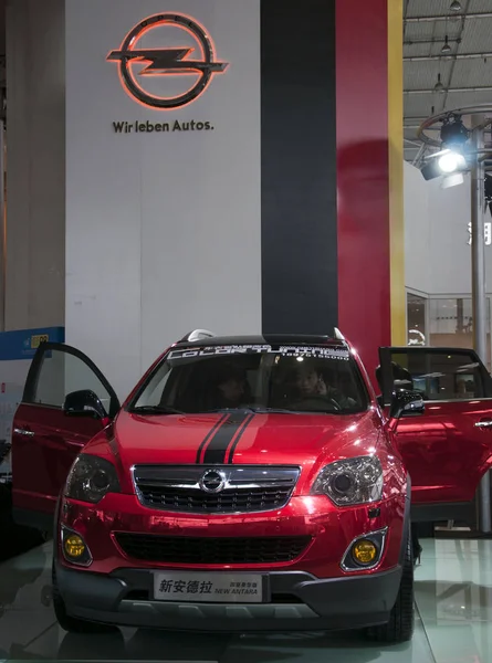 Opel New Antara Suv Exhibe Stand Opel Una Subsidiaria General — Foto de Stock