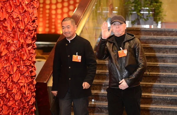Китайские Режиссеры Фэн Сяоган Справа Чжан Голи Выезжают Гостиницы Большой — стоковое фото