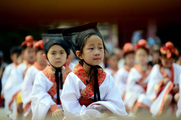 Chinese Pupils Wearing Traditional Han Clothes Seen School Opening Ceremony — Stock Photo, Image