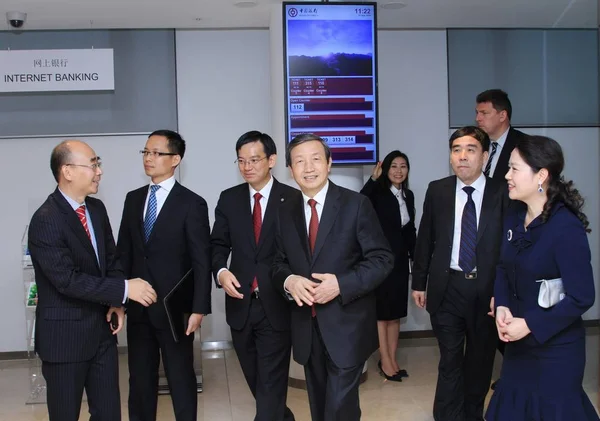 Viceprimer Ministro Chino Kai Cuarto Izquierda Visita Una Sucursal Del — Foto de Stock