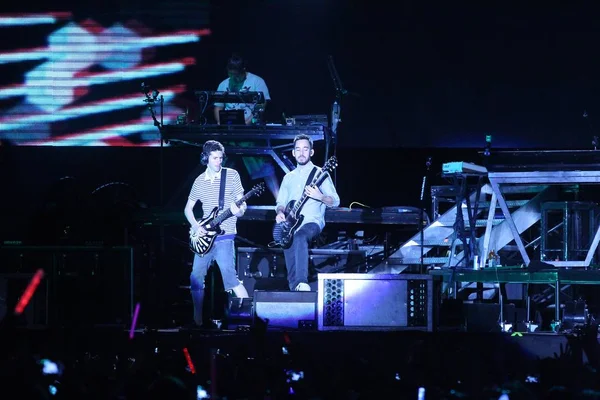 Les Membres Groupe Rock Américain Linkin Park Produisent Lors Concert — Photo