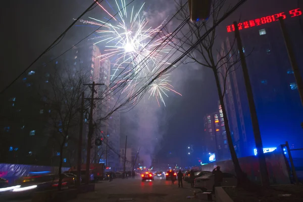 2013年2月24日 中国北京传统元宵节上的焰火爆炸 — 图库照片