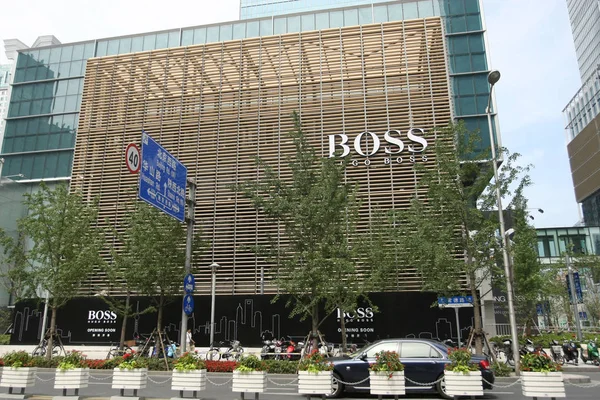 Vista Uma Nova Loja Hugo Boss Preparação Esquina Changde Road — Fotografia de Stock