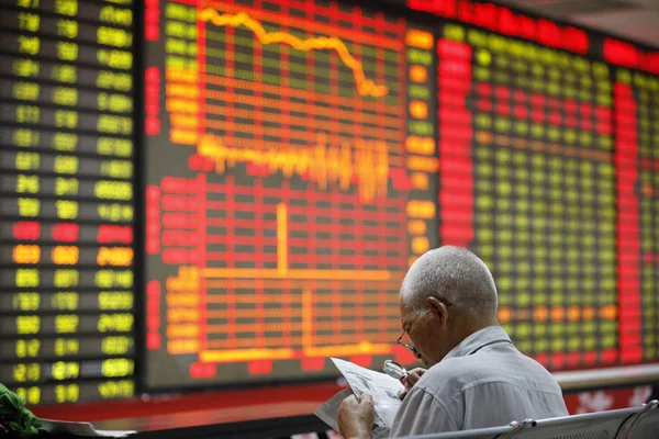 Chinese Investor Looks Shanghai Composite Index Prices Shares Red Price — Stock Photo, Image