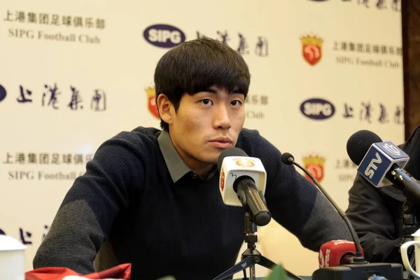 Pemain Sepak Bola Korea Selatan Kim Young Berbicara Selama Konferensi — Stok Foto