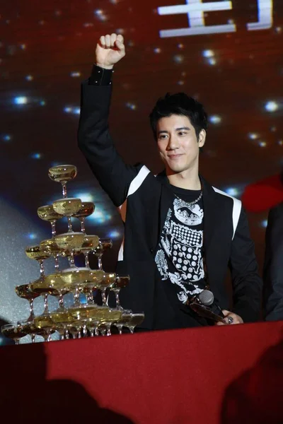 Chanteur Acteur Taïwanais Leehom Wang Salue Lors Une Conférence Presse — Photo