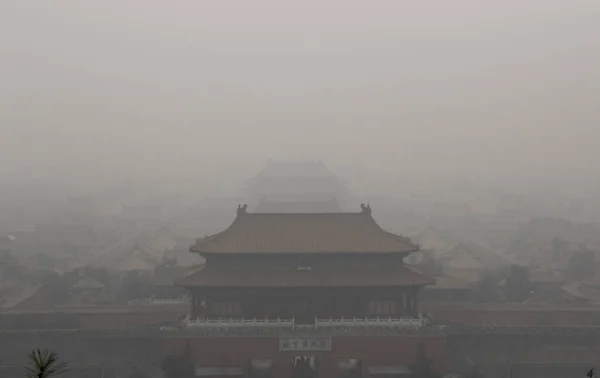 Ciudad Prohibida Vagamente Desde Parque Jingshan Fuerte Smog Beijing China —  Fotos de Stock