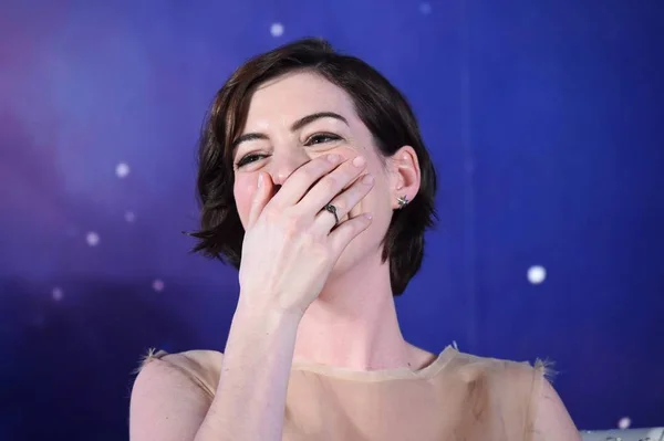 Aktris Amerika Anne Hathaway Tersenyum Selama Konferensi Pers Untuk Film — Stok Foto
