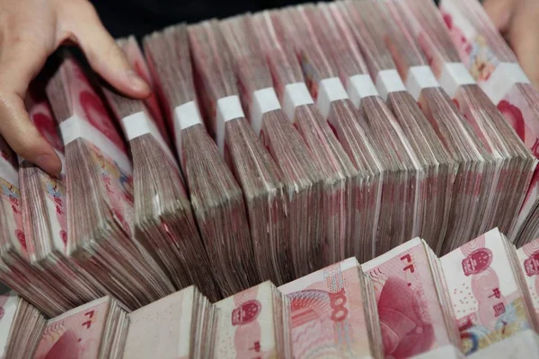 Impiegato Cinese Conta Banconote Rmb Renminbi Yuan Una Banca Nella — Foto Stock