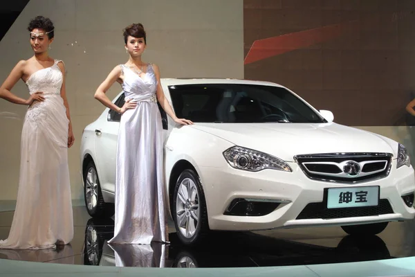 Models Pose Senova Car Baic Motor 10Th China Guangzhou International — Stock Photo, Image
