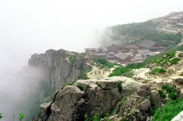 Landschap Van Azure Wolken Tempel Tempel Van Bixia Mount Tai — Stockfoto