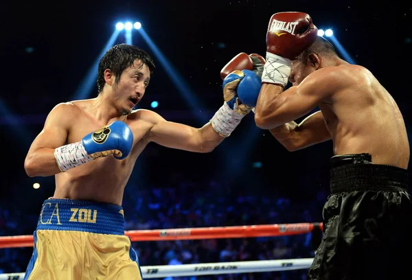 Zou Shiming China Izquierda Golpea Luis Rosa Colombia Combate Boxeo — Foto de Stock