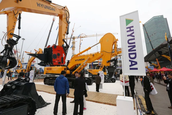 Kotrógépek Jelennek Meg Stand Hyundai Alatt Hetedik Nemzetközi Vásár Építőipari — Stock Fotó