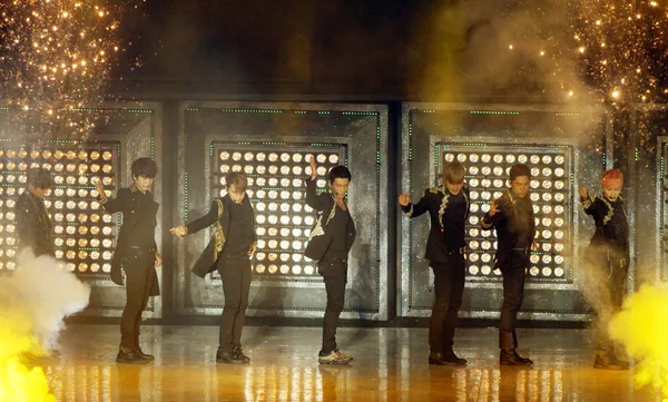 Miembros Del Grupo Surcoreano Super Junior Actúan Durante Concierto Taipei — Foto de Stock