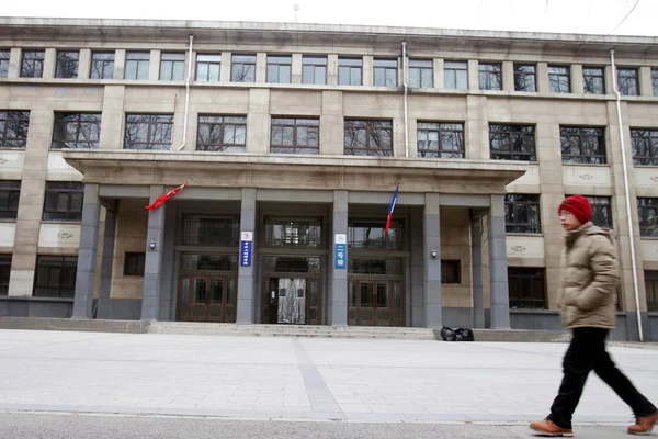 Estudante Passa Pela Ecole Centrale Pekin Universidade Beihang Buaa Pequim — Fotografia de Stock