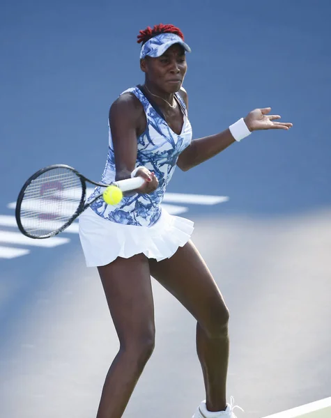 Venus Williamsová Usa Vrací Výstřel Caroline Garcia Francie Během Ženské — Stock fotografie